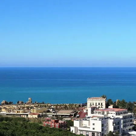 Casa Panoramica Santa Lucia チェファル