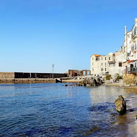 Casa Panoramica Santa Lucia * チェファル