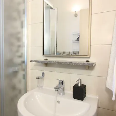 Casa Panoramica Santa Lucia * チェファル