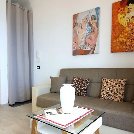 Casa Panoramica Santa Lucia * チェファル